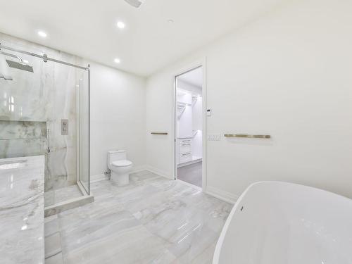 Salle de bains attenante Ã  la CCP - 1008-4400 Prom. Paton, Laval (Chomedey), QC - Indoor Photo Showing Bathroom