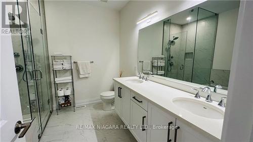 33 - 8974 Wiiloughby Drive, Niagara Falls, ON - Indoor Photo Showing Bathroom