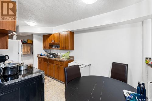 206 Lindsay Place, Saskatoon, SK - Indoor Photo Showing Kitchen With Double Sink
