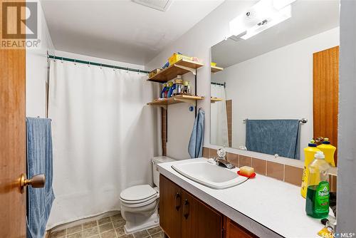 206 Lindsay Place, Saskatoon, SK - Indoor Photo Showing Bathroom