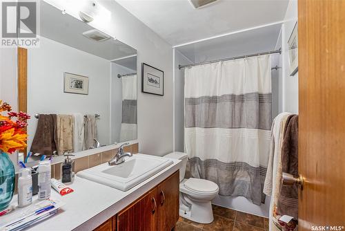 206 Lindsay Place, Saskatoon, SK - Indoor Photo Showing Bathroom