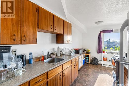 206 Lindsay Place, Saskatoon, SK - Indoor Photo Showing Kitchen