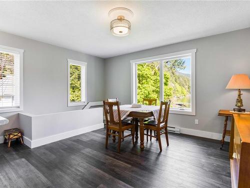 5025 Genoa Bay Rd, Duncan, BC - Indoor Photo Showing Dining Room