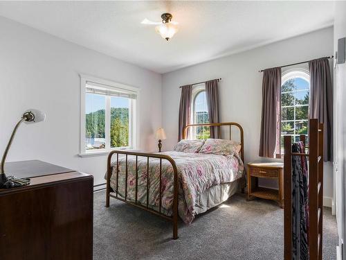 5025 Genoa Bay Rd, Duncan, BC - Indoor Photo Showing Bedroom