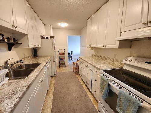 204-7450 Rupert St, Port Hardy, BC - Indoor Photo Showing Kitchen With Double Sink
