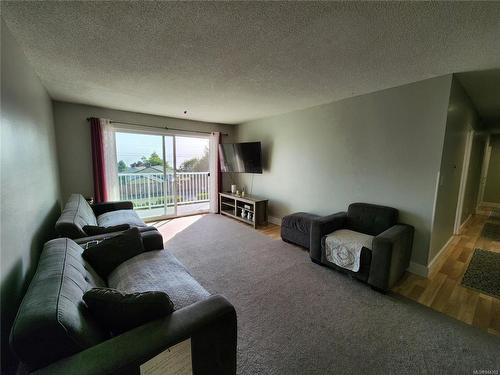 204-7450 Rupert St, Port Hardy, BC - Indoor Photo Showing Living Room
