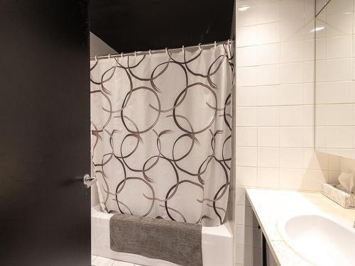 Salle de bains - 403-2 Rue Westmount-Square, Westmount, QC - Indoor Photo Showing Bathroom