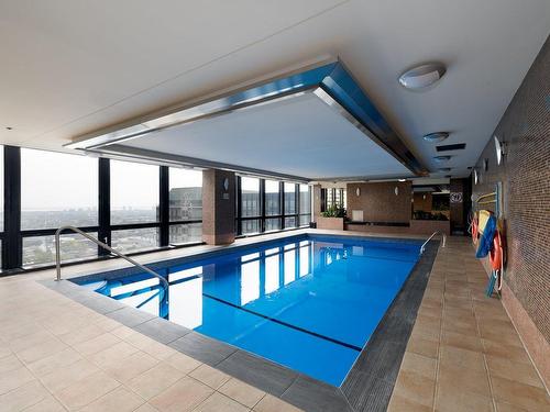 Piscine - 403-2 Rue Westmount-Square, Westmount, QC - Indoor Photo Showing Other Room With In Ground Pool