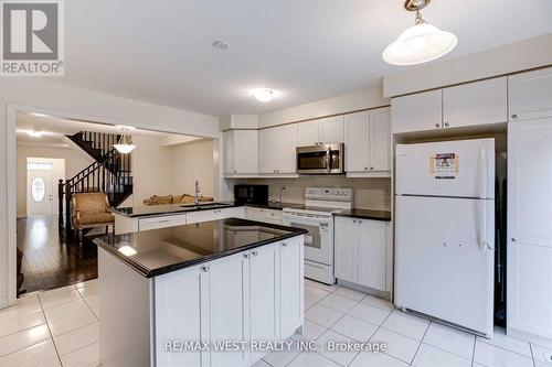 142 Coho Dr, Whitby, ON - Indoor Photo Showing Kitchen