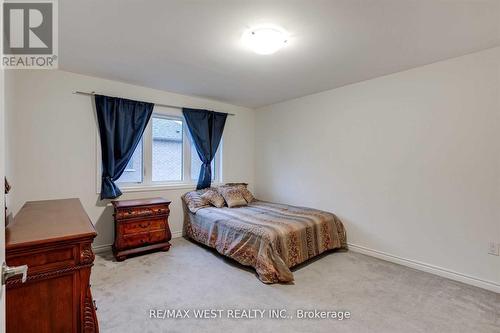 142 Coho Dr, Whitby, ON - Indoor Photo Showing Bedroom
