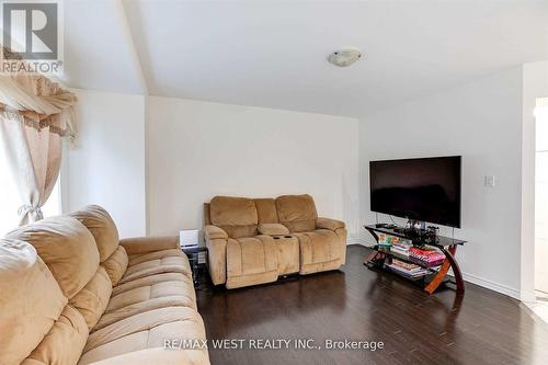 142 Coho Dr, Whitby, ON - Indoor Photo Showing Living Room