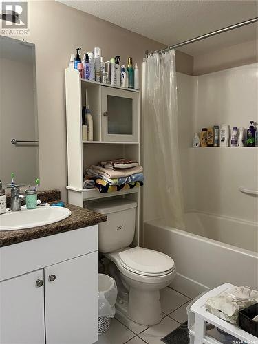 833 5Th Street E, Prince Albert, SK - Indoor Photo Showing Bathroom