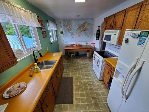 420/428 Alpine View Rd, Tahsis, BC - Indoor Photo Showing Kitchen