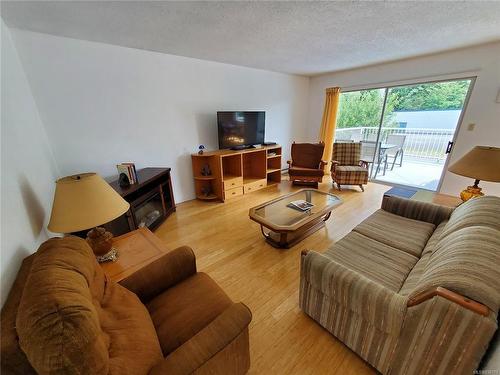 420/428 Alpine View Rd, Tahsis, BC - Indoor Photo Showing Living Room