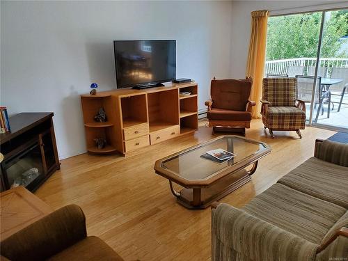 420/428 Alpine View Rd, Tahsis, BC - Indoor Photo Showing Living Room With Fireplace