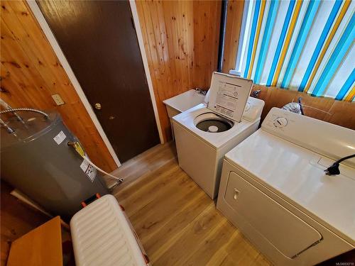 420/428 Alpine View Rd, Tahsis, BC - Indoor Photo Showing Laundry Room