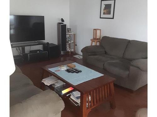 420/428 Alpine View Rd, Tahsis, BC - Indoor Photo Showing Living Room