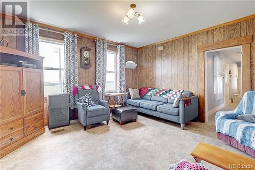 570 Good Corner Road, Lakeville, NB - Indoor Photo Showing Living Room
