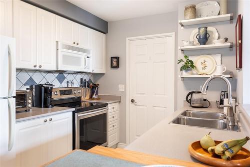 2300 Parkhaven Boulevard|Unit #407, Oakville, ON - Indoor Photo Showing Kitchen With Double Sink