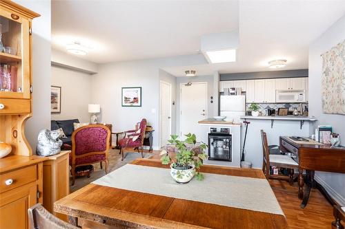 2300 Parkhaven Boulevard|Unit #407, Oakville, ON - Indoor Photo Showing Dining Room