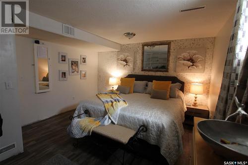 809 Main Street, Oxbow, SK - Indoor Photo Showing Bedroom