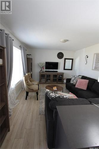 809 Main Street, Oxbow, SK - Indoor Photo Showing Living Room