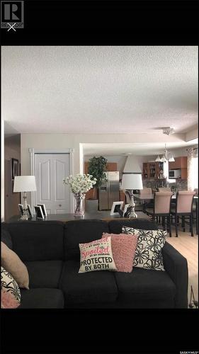 809 Main Street, Oxbow, SK - Indoor Photo Showing Living Room