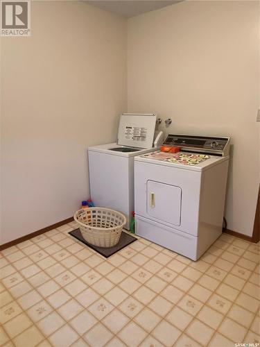 265 Main Street, Kisbey, SK - Indoor Photo Showing Laundry Room