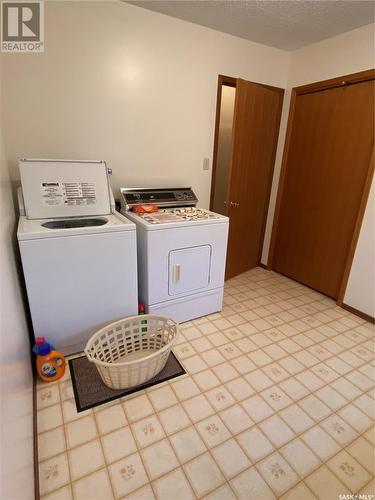 265 Main Street, Kisbey, SK - Indoor Photo Showing Laundry Room