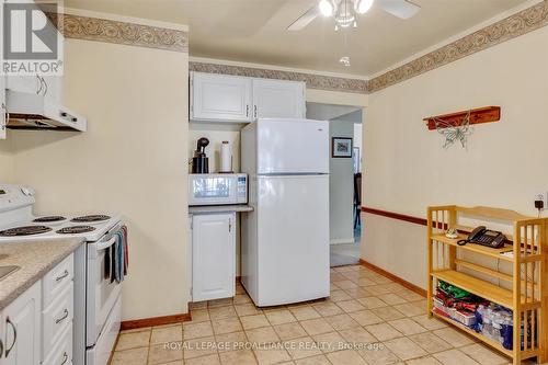883 Cumberland Ave, Peterborough, ON - Indoor Photo Showing Kitchen