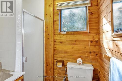 883 Cumberland Ave, Peterborough, ON - Indoor Photo Showing Bathroom