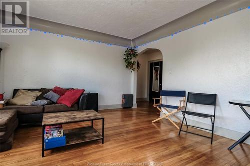 1009 Niagara Street, Windsor, ON - Indoor Photo Showing Living Room