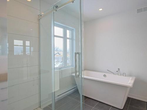 Salle de bains - 55 Rue Maurice-Brodeur, Salaberry-De-Valleyfield, QC - Indoor Photo Showing Bathroom