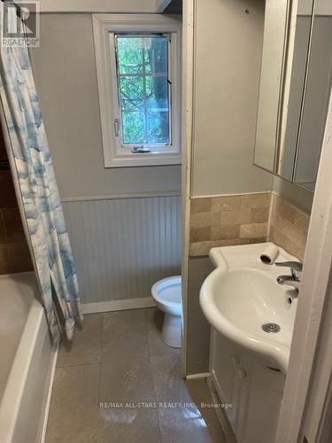 257 Parkwood Ave, Georgina, ON - Indoor Photo Showing Bathroom