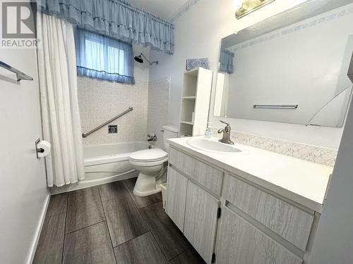 11 Grayling Crescent, Mackenzie, BC - Indoor Photo Showing Bathroom