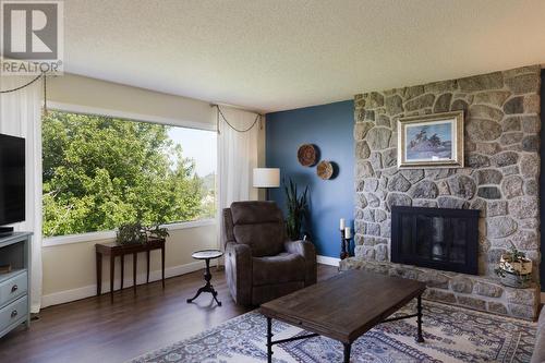 1116 Naramata Road, Penticton, BC - Indoor Photo Showing Living Room With Fireplace