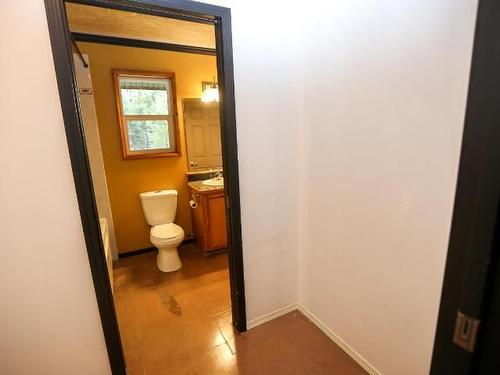 3196 Glengrove Place, Barriere, BC - Indoor Photo Showing Bathroom