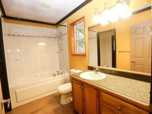 3196 Glengrove Place, Barriere, BC - Indoor Photo Showing Bathroom