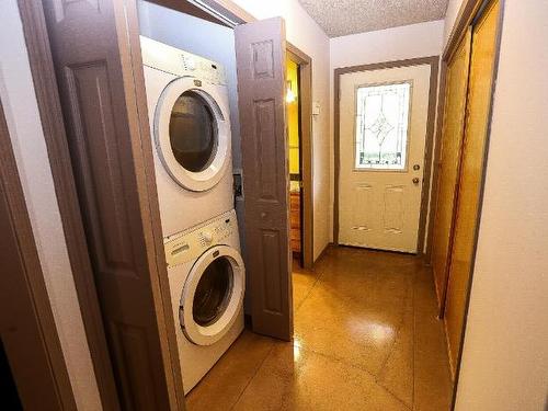 3196 Glengrove Place, Barriere, BC - Indoor Photo Showing Laundry Room