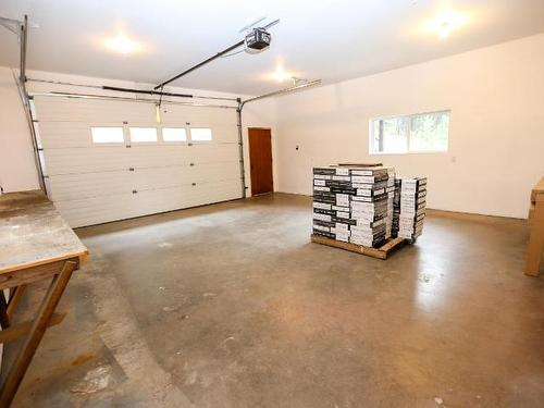 3196 Glengrove Place, Barriere, BC - Indoor Photo Showing Garage