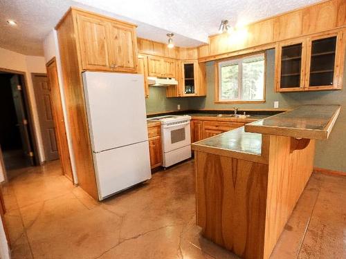 3196 Glengrove Place, Barriere, BC - Indoor Photo Showing Kitchen