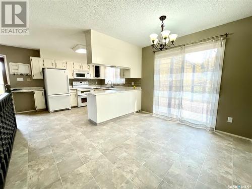 405 Alfred Street, Nipawin, SK - Indoor Photo Showing Kitchen