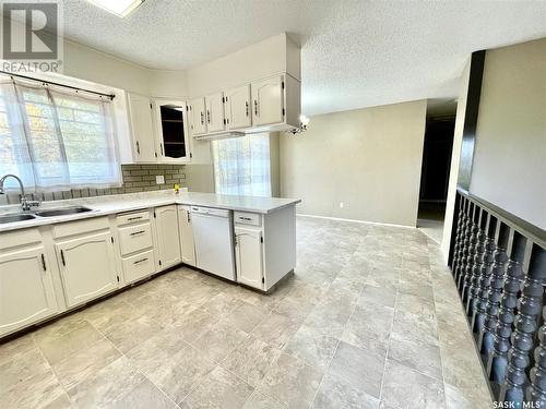 405 Alfred Street, Nipawin, SK - Indoor Photo Showing Kitchen With Double Sink