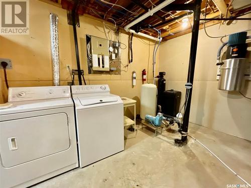 405 Alfred Street, Nipawin, SK - Indoor Photo Showing Laundry Room