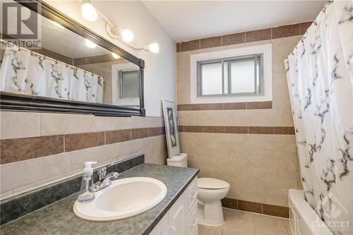 910 Watson Street, Ottawa, ON - Indoor Photo Showing Bathroom