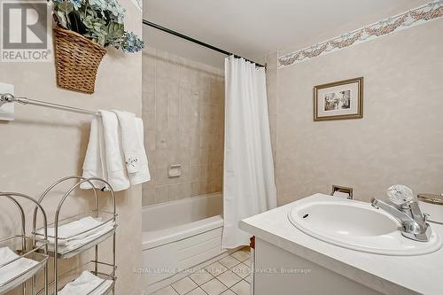 #405 -1225 North Shore Blvd E, Burlington, ON - Indoor Photo Showing Bathroom