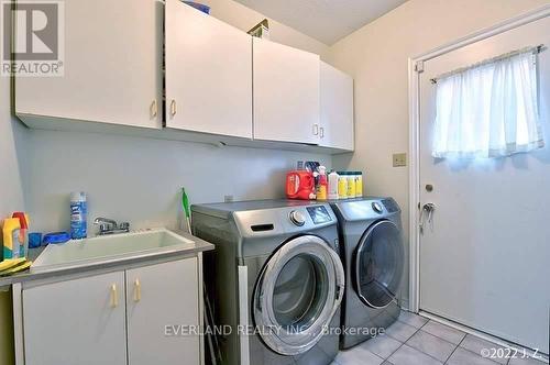37 Hyde Park Dr, Richmond Hill, ON - Indoor Photo Showing Laundry Room