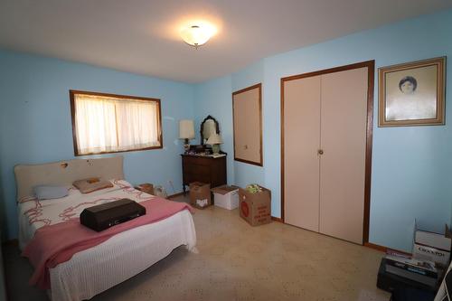 4020 Victoria Avenue   E, Grand Forks, BC - Indoor Photo Showing Bedroom