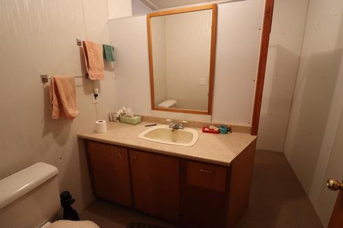 4020 Victoria Avenue   E, Grand Forks, BC - Indoor Photo Showing Bathroom