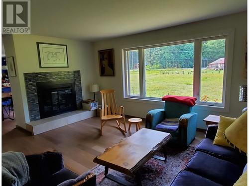 1690 Mackenzie 20 Highway, Bella Coola, BC - Indoor Photo Showing Living Room With Fireplace